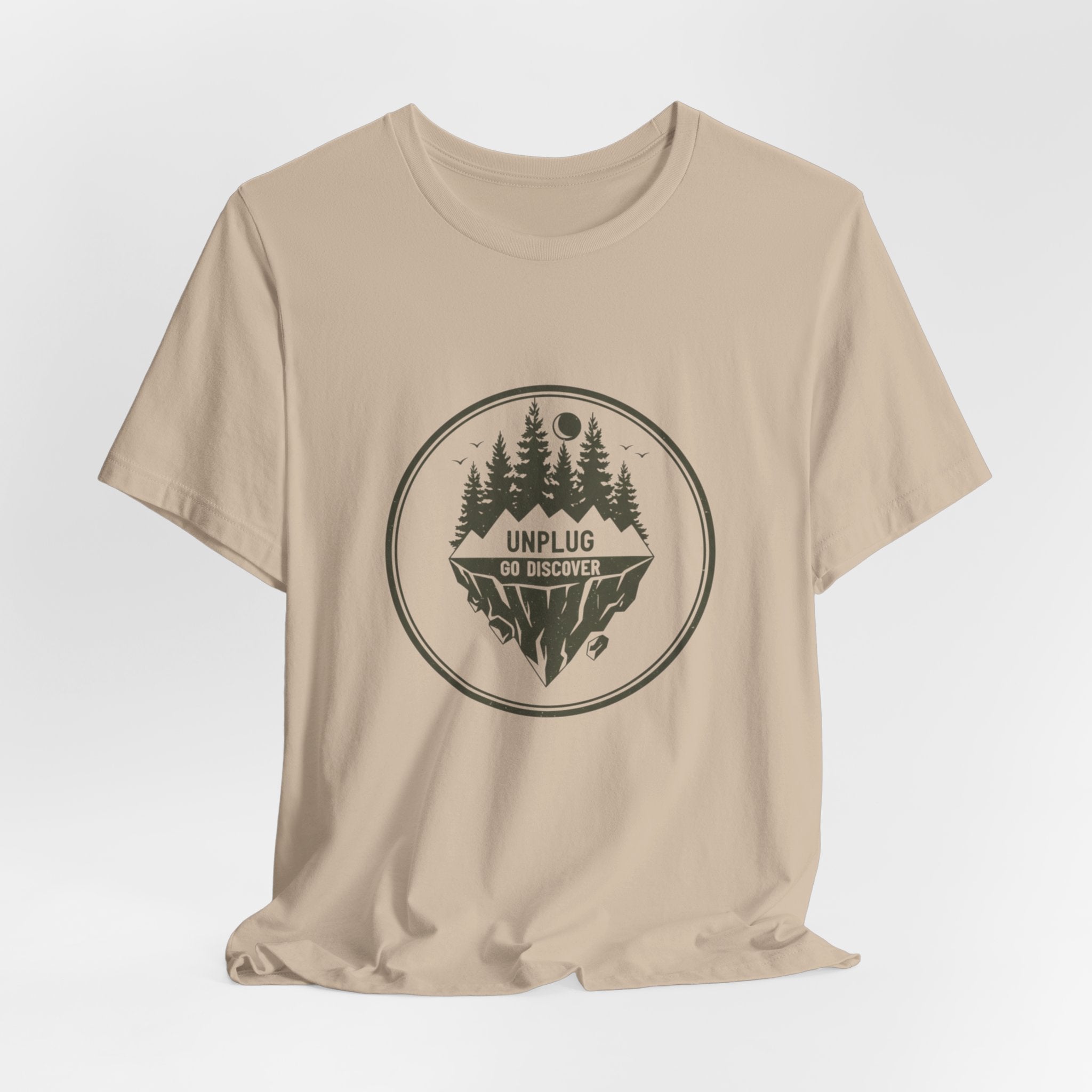 Unplug & Go Discover T-Shirt | Retro Adventure Badge Tee | Nature Escape Shirt for Outdoor Enthusiasts