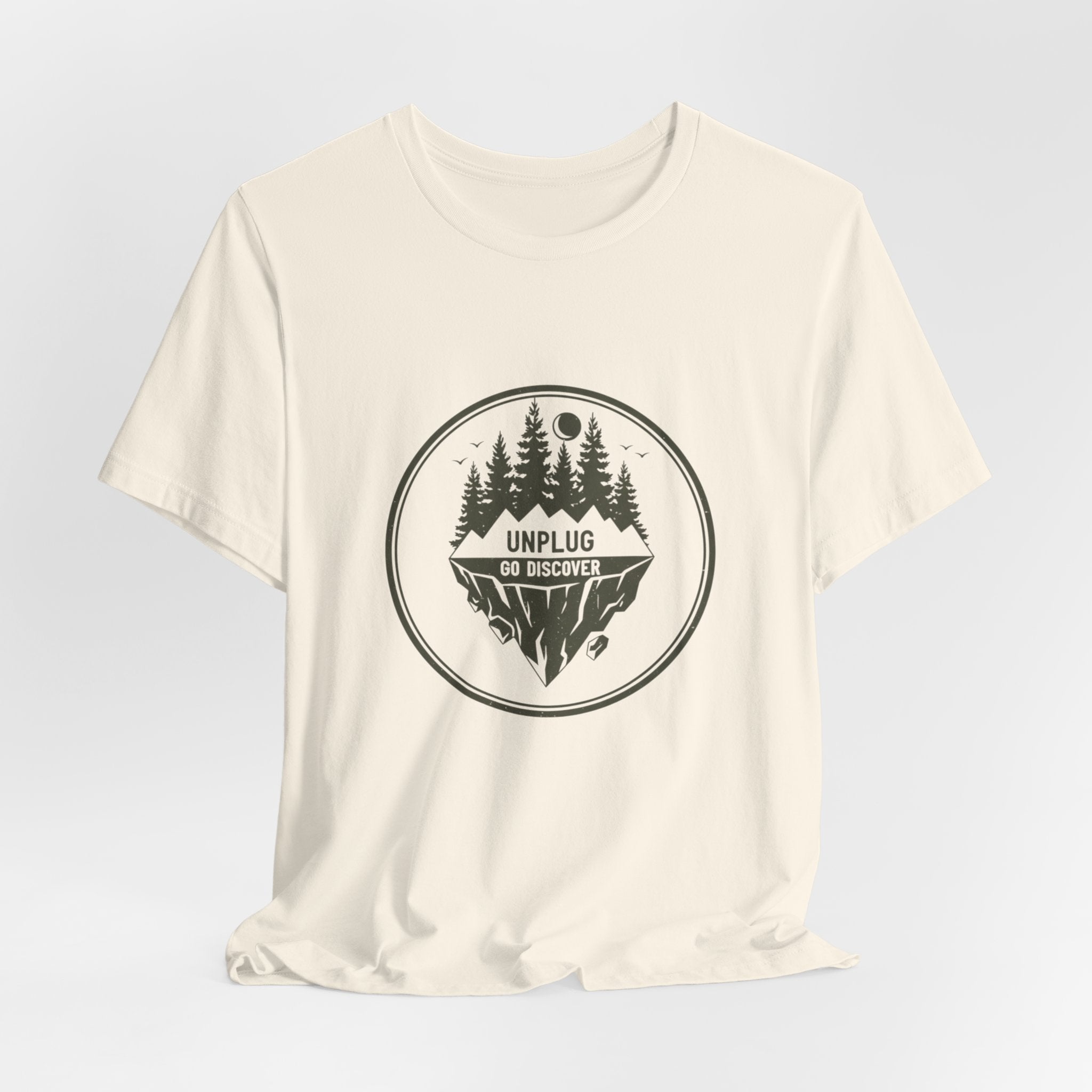 Unplug & Go Discover T-Shirt | Retro Adventure Badge Tee | Nature Escape Shirt for Outdoor Enthusiasts