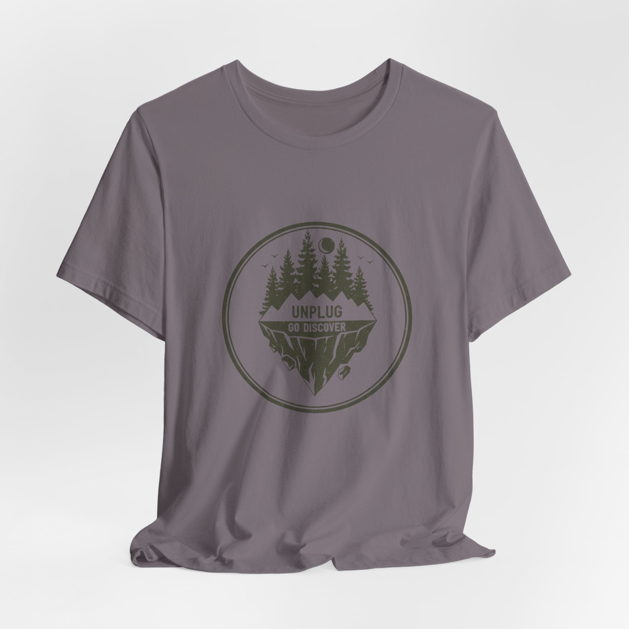 Unplug & Go Discover T-Shirt | Retro Adventure Badge Tee | Nature Escape Shirt for Outdoor Enthusiasts